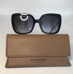 Burberry | Accessories | New Authentic Burberry Caroll  display picture 1